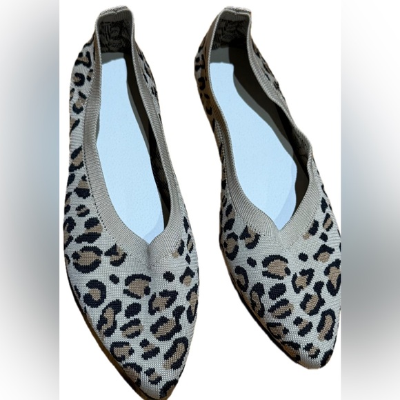 Leopard Knit Pointed-Toe Flats – Lightweight & Comfy - size 9 - Picture 2 of 2